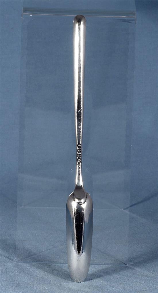 A George III silver marrow scoop, Length: 230mm Weight: 1.6oz/52grms